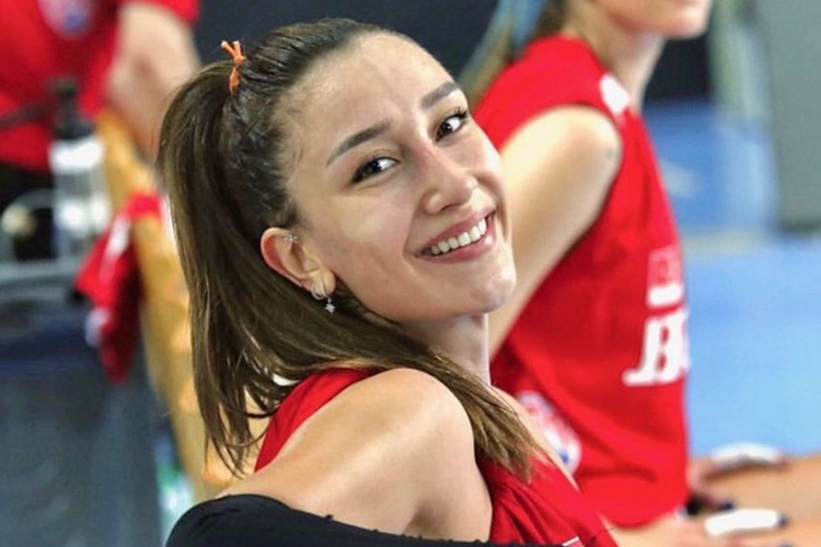 Hande Baladın Forma Numarası Nedir?