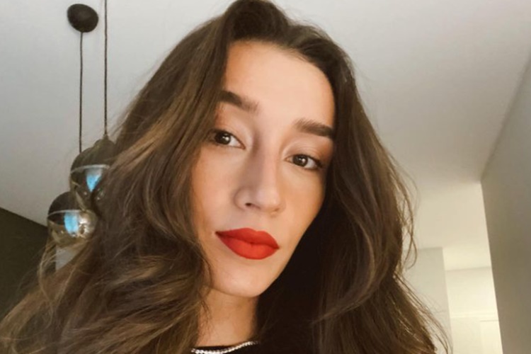 Hande Baladın Nerede Oynuyor?