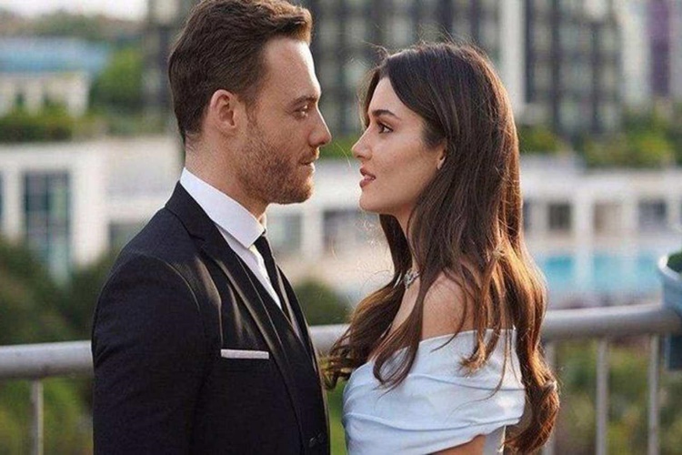 Hande Erçel ve Kerem Bursin Ayrıldı Mı?