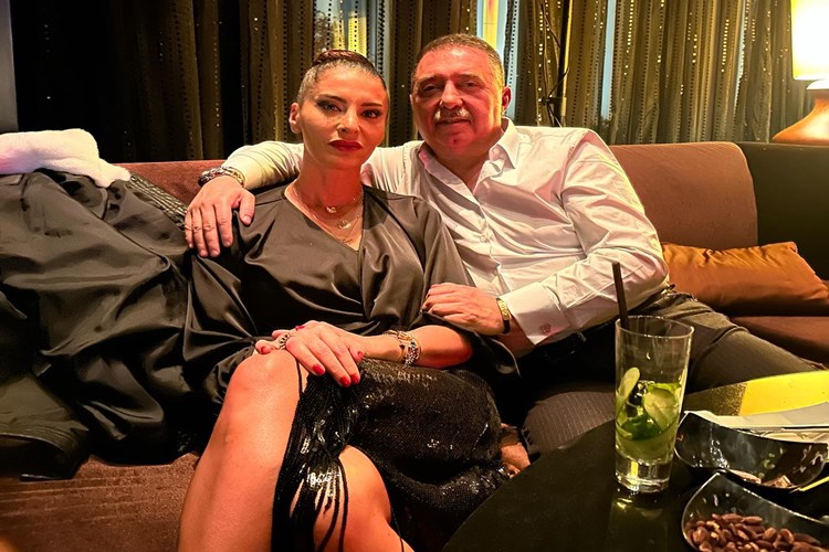 Hande Fırat Hangi Gazetede Yazıyor?