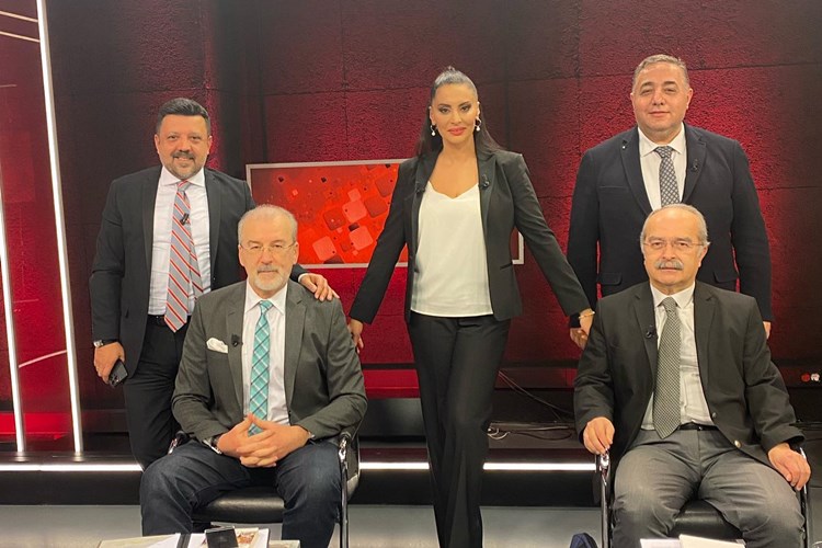 Hande Fırat Kaç Kez Evlendi?