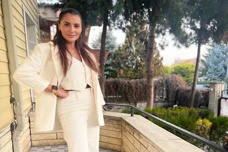 Hande Fırat Kaç Yaşında?