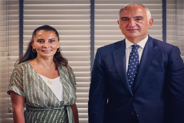 Hande Fırat Ne Zaman Evlendi?