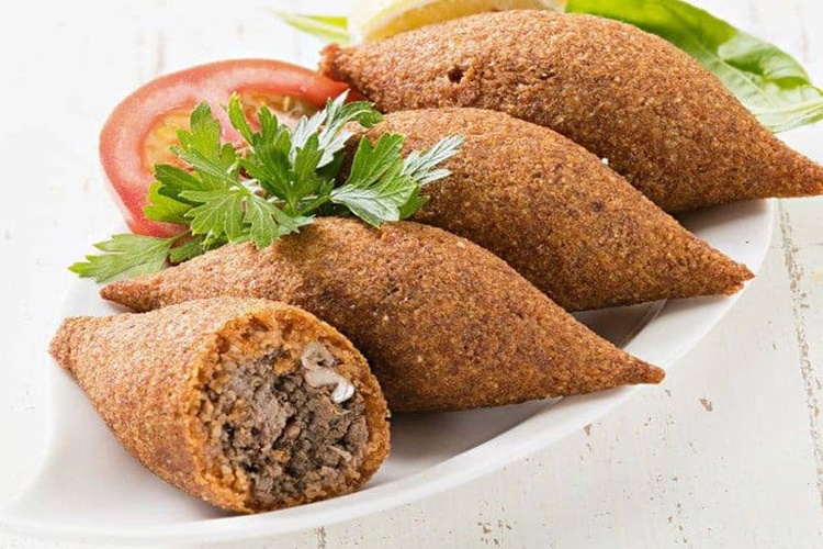 Haşlama İçli Köftenin Yanına Ne Gider?