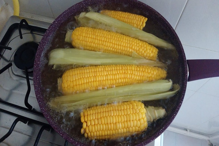 Haşlanmış Mısırın Piştiği Nasıl Anlaşılır?