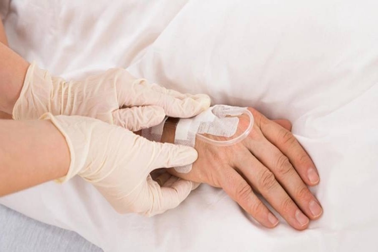  Hasta Olmadan Serum Takılır Mı?