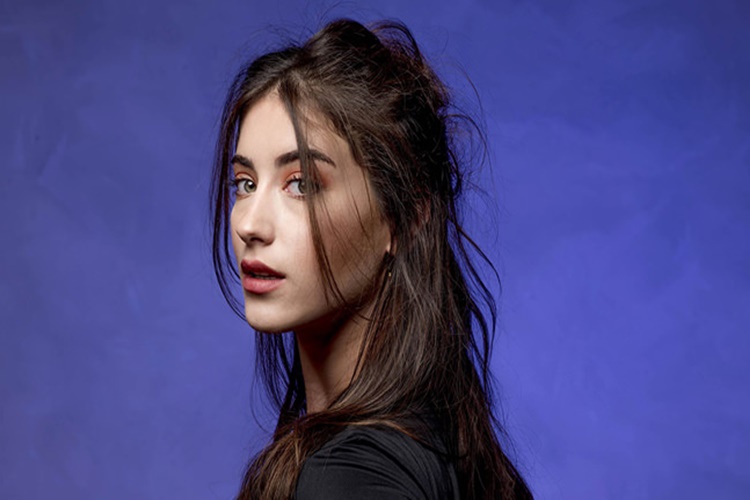 Hazal Kaya Burcu Nedir?