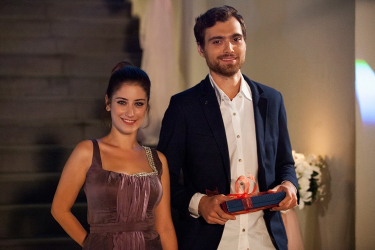 Hazal Kaya Hangi Takımlı?