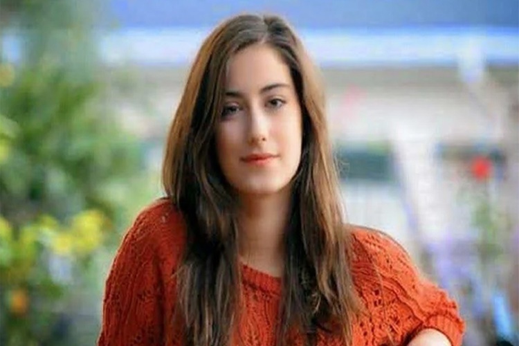 Hazal Kaya Kimin Kızı?