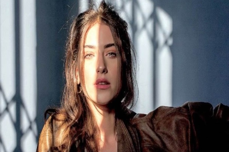 Hazal Kaya Nasıl Ünlü Oldu?