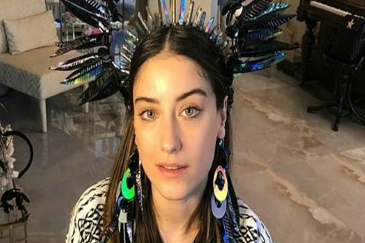 Hazal Kaya Ne Mezunu?