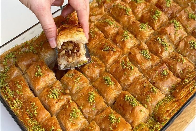 Hazır Yufkadan Baklava Neden Sert Olur?