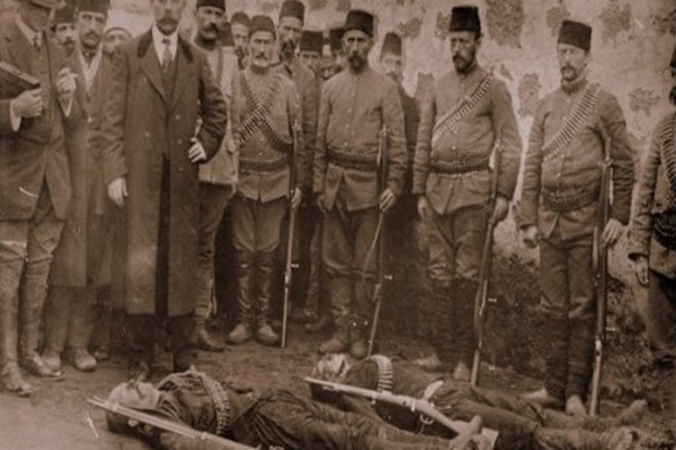 Hekimoğlu Türküsünü Kim Yazdı?