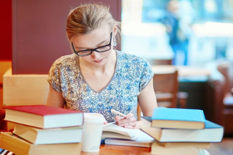 Hikaye Kaça Ayrılır?