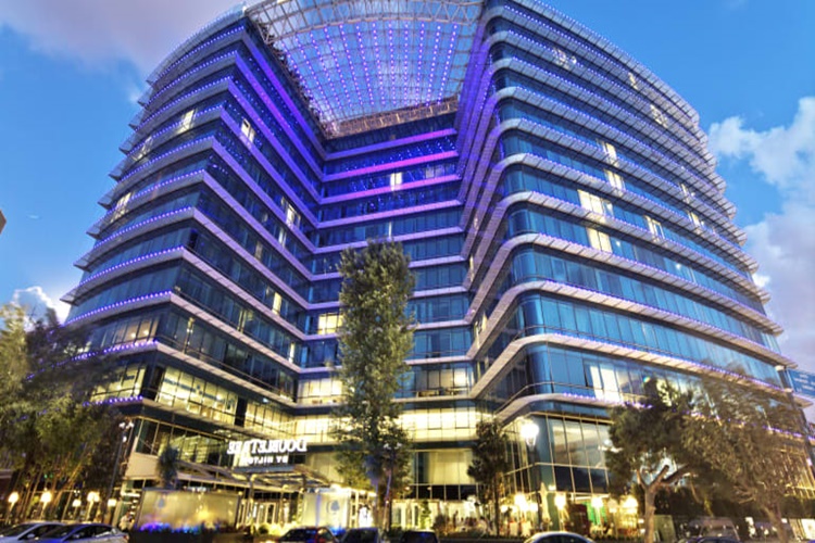 Hilton Otel Sahibi Kim?