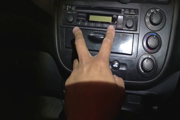 Honda Civic Teyp Kodu Nasıl Girilir?