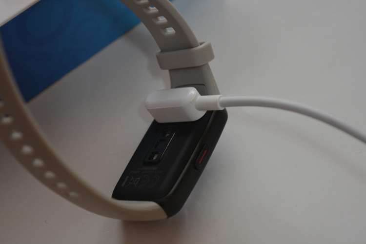 Huawei Band 4 Nasıl Şarj Edilir?