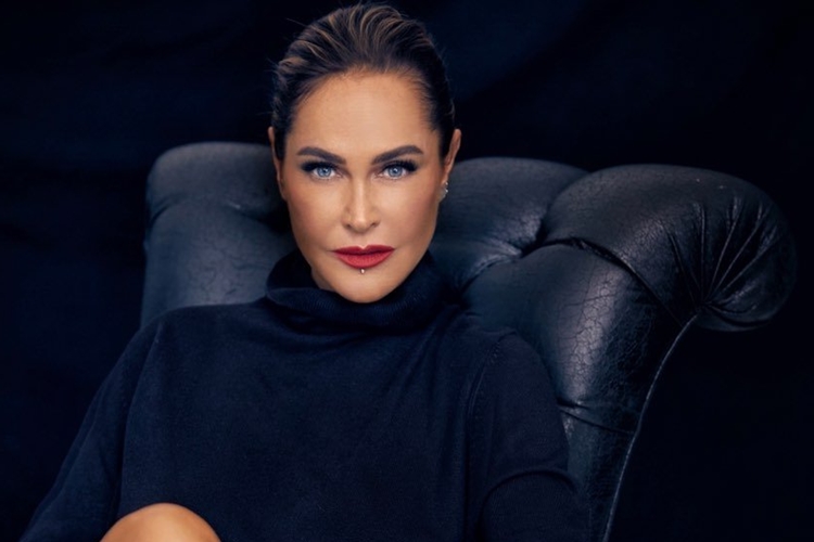 Hülya Avşar Nasıl Ünlü Oldu?