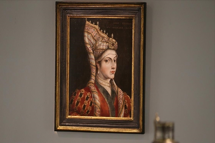 Hürrem Sultan Mezarı Yanında Kimler Yatıyor?