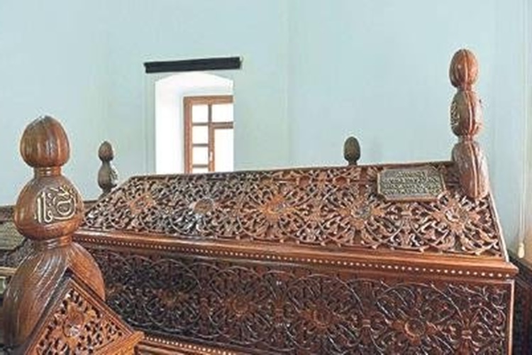 İbrahim Hakkı Türbesi Nerede?