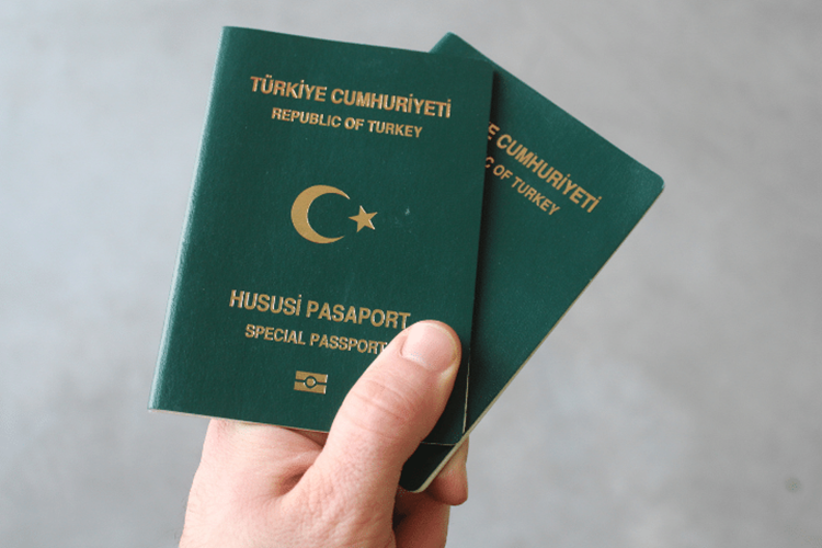 İhraç Olan Memur Yeşil Pasaport Alabilir Mi?