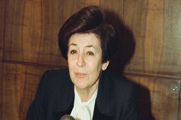 İlk Bakan Kimdir?