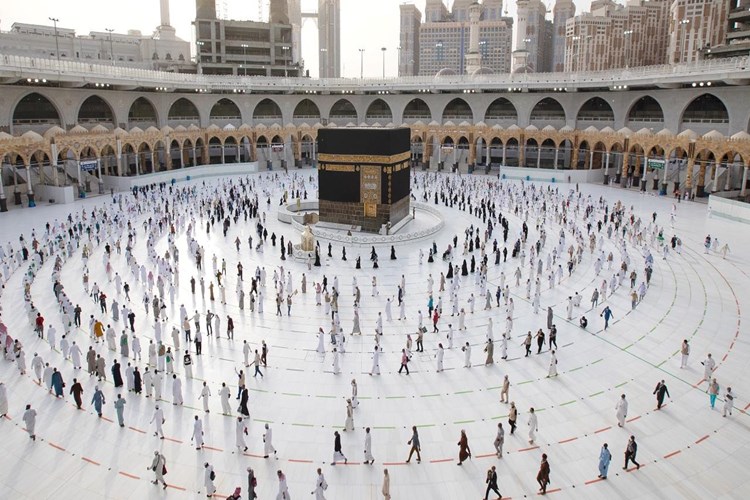 İman Eden İlk 4 Kişi Kimdir?