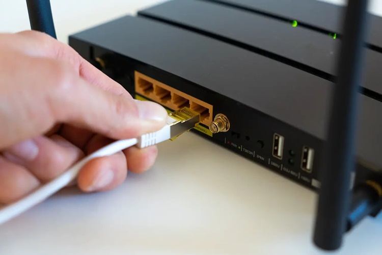 İnternet Kablosu Modemin Neresine Takılır?