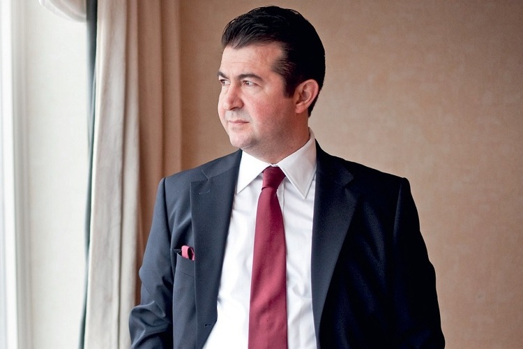 İşbir Holding Hangi Pazarda İşlem Görüyor?