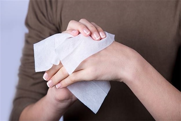 Islak Mendil Lekesi Çıkar Mı?