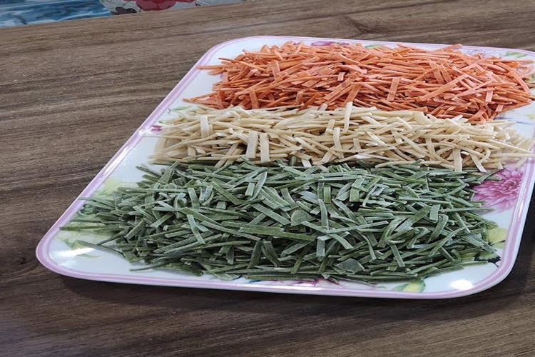 Ispanaklı Erişte Nasıl Kesilir?