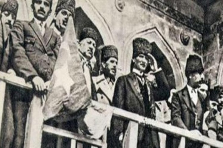 İzmir'in Kurtuluşu Kaç Yılında Olmuştur?