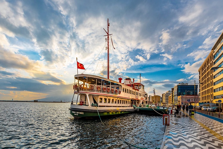 İzmir Menderes’in 2023 Nüfusu Kaçtır?