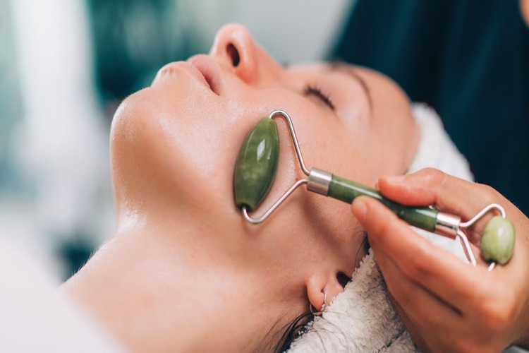 Jade Roller Sivilce Yapar Mı?