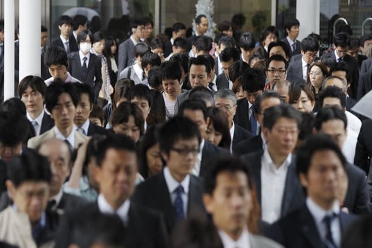 Japonya'da İnsanlar Kaç Saat Çalışır?