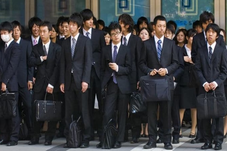 Japonya'da İşçiler Kaç Saat Çalışır?