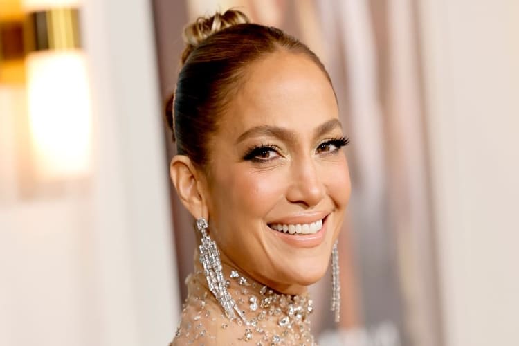 Jennifer Lopez Burnu Estetik Mi?