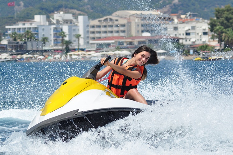 Jet Ski İçin Ehliyet Gerekir Mi?