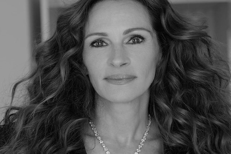 Julia Roberts Burnu Estetik Mi?