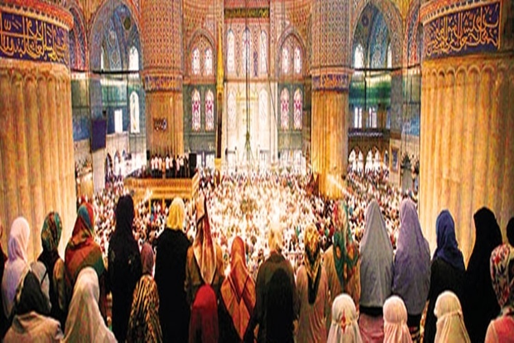 Kadın Cemaat İle Namaz Kılınır Mı?