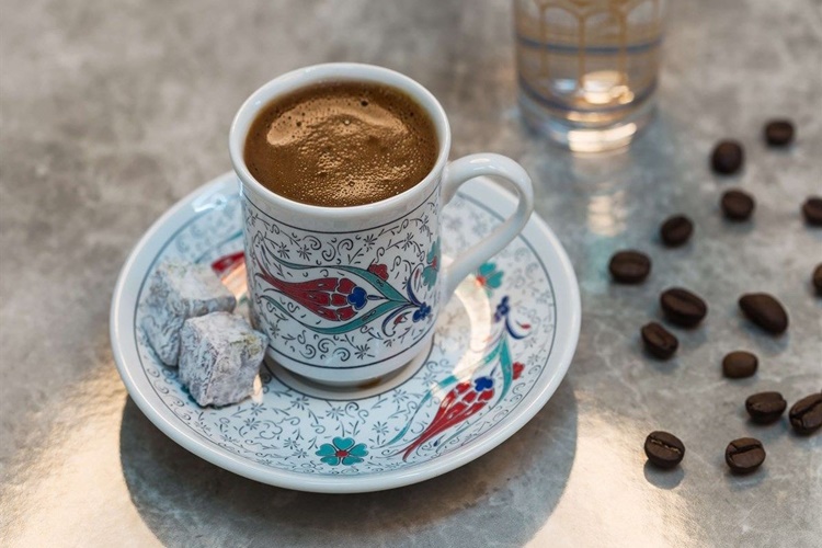 Kahve Falında Erkek Gergedan Görmek Ne Anlama Gelir?