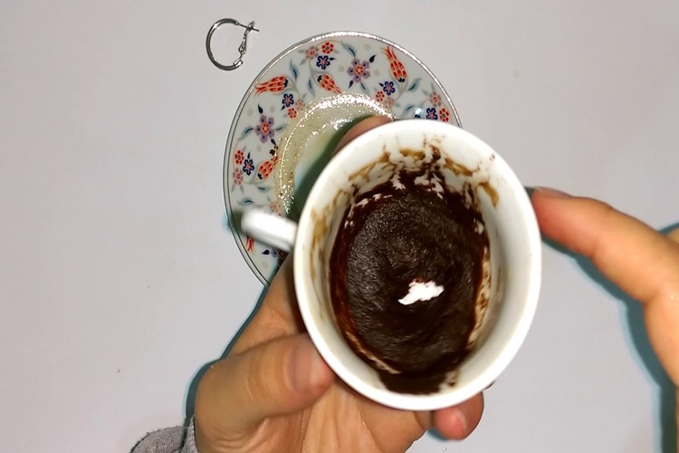 Kahve Falında Zırhlı Adam Görmek Ne Anlama Gelir?