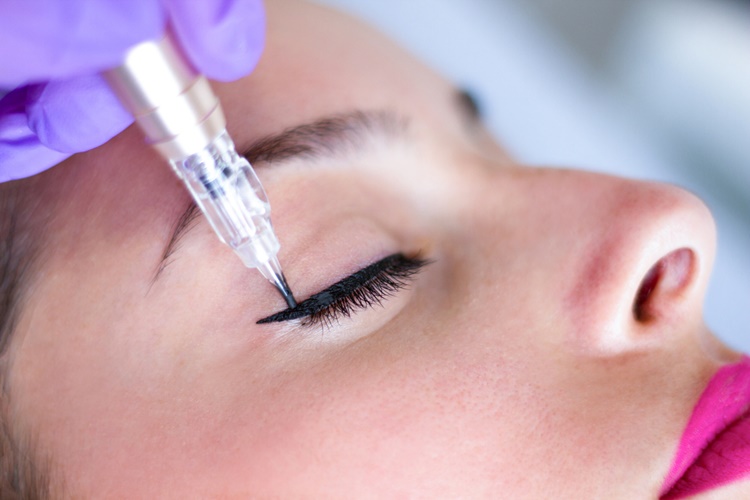 Kalıcı Eyeliner Günah Mı?