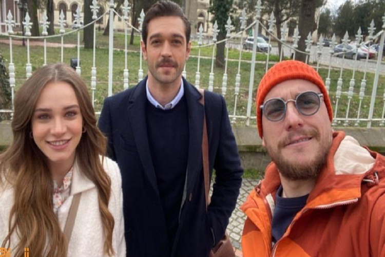 Kara Tahta Dizisi Oyuncuları Kimlerdir?