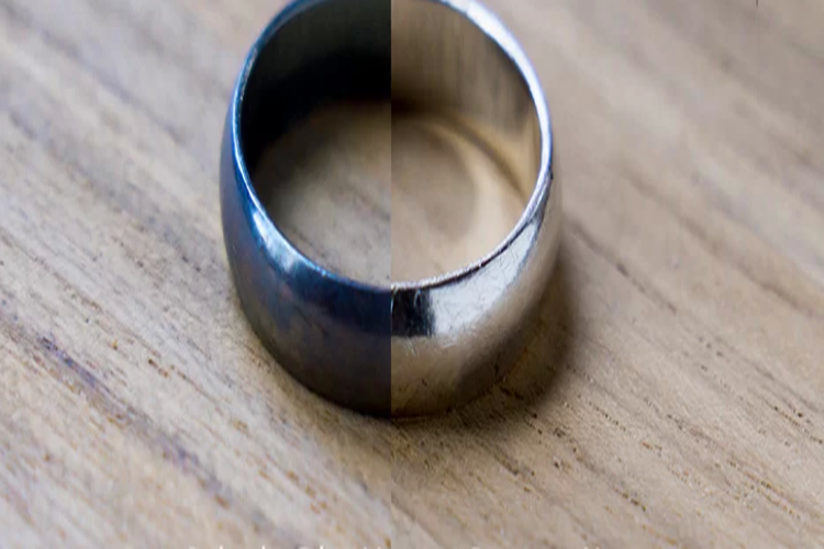 Kararan Gümüş Yüzük Nasıl Parlatılır?