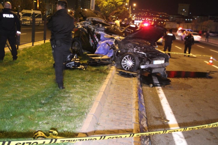 Kayseri'de Trafik Kazasında Milli Kick Boksçu Buket Kaya Hayatını Kaybetti