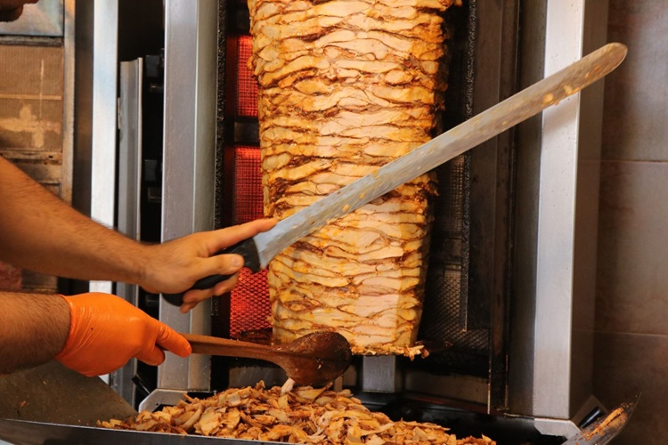  Kedi Döner Yer Mi?