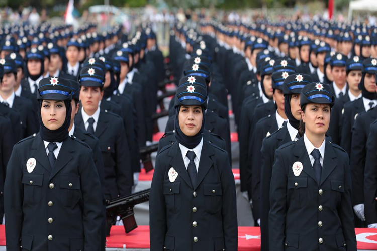 Keller Polis Olabilir Mi?