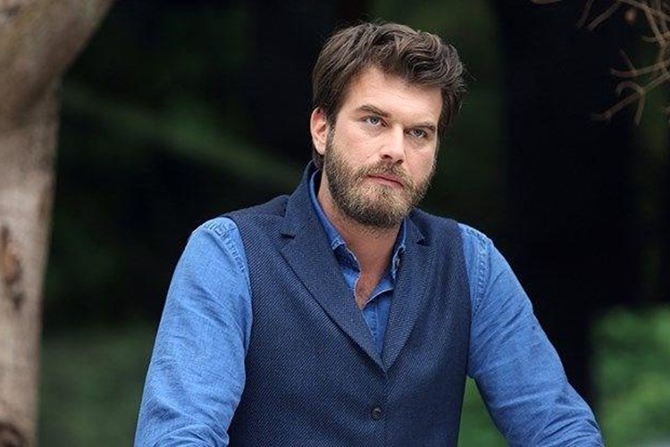 Kıvanç Tatlıtuğ Nereden Mezun?