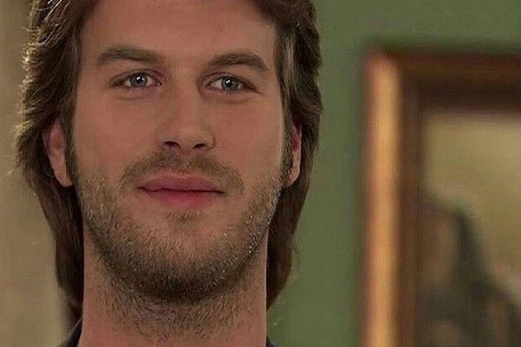 Kıvanç Tatlıtuğ'un İlk Dizisi Nedir?